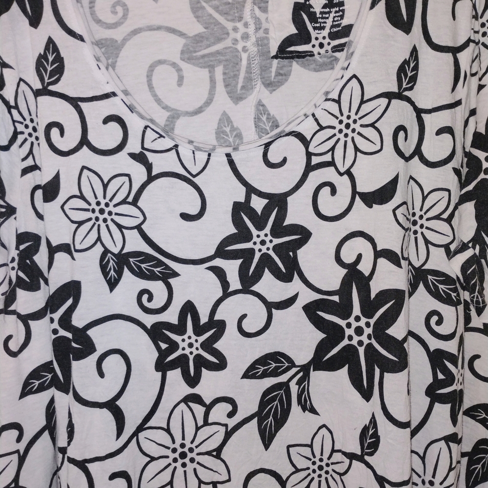 🌹Women's White Floral Scoop Neck Blouse - Black Print PTP 24"